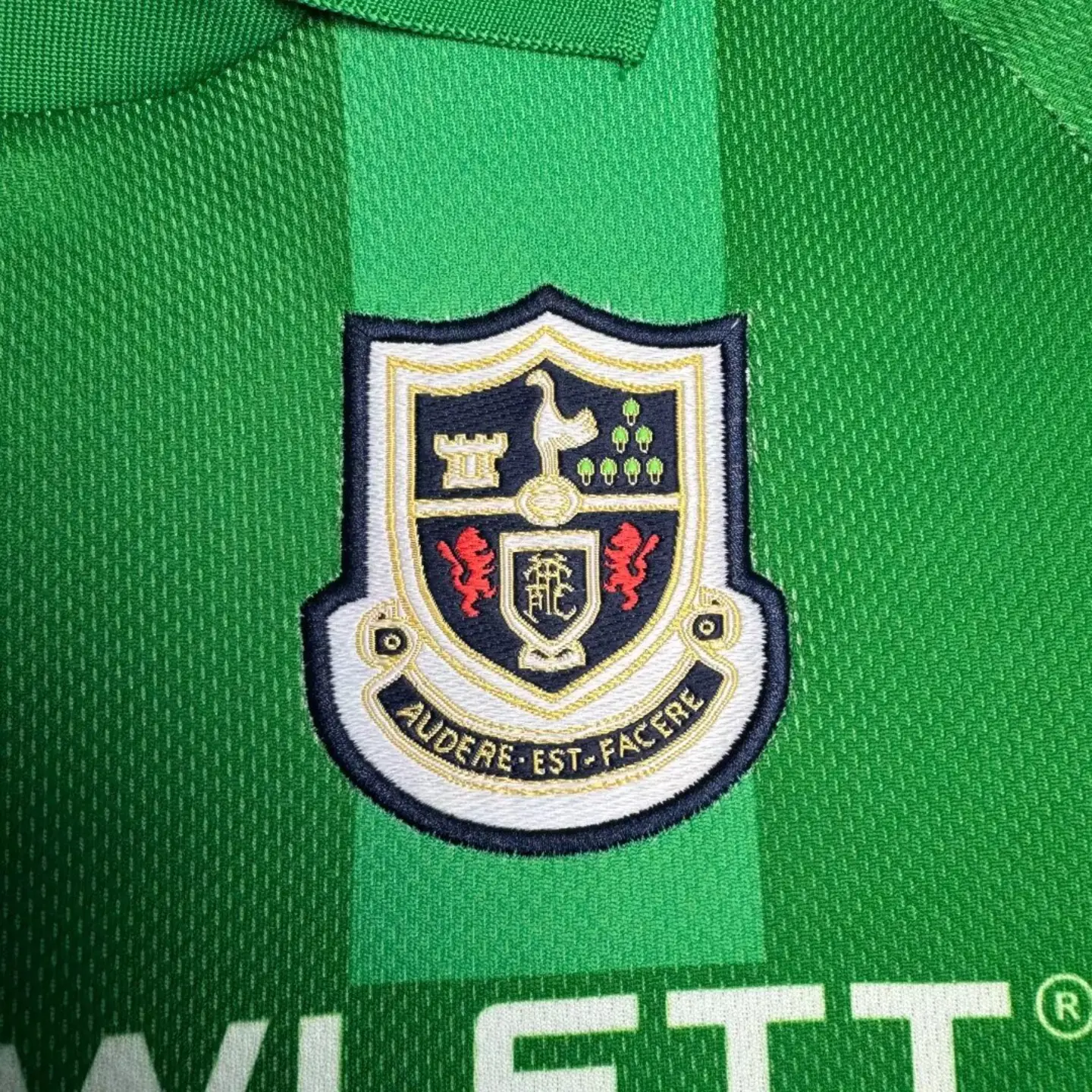 Retro Tottenham Hotspur 1997-99 Green Goalkeeper Long Sleeve Jersey - Image 3