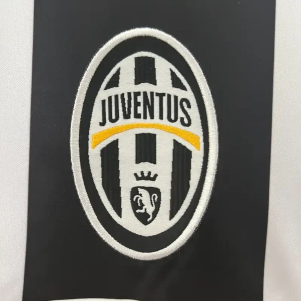 2004-2005 Juventus Jersey retro kit - Image 3
