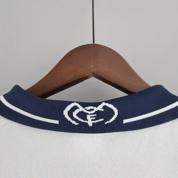 2000-2001 Real Madrid Jersey retro kit - Image 10