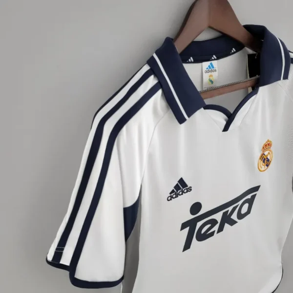 2000-2001 Real Madrid Jersey retro kit - Image 7