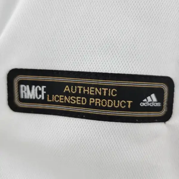 2000-2001 Real Madrid Jersey retro kit - Image 2