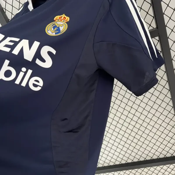 2004-2005 Real Madrid Jersey retro kit - Image 6