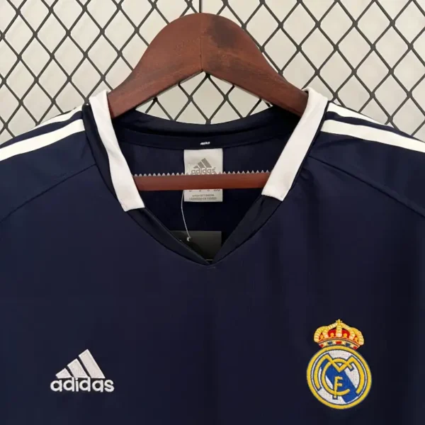 2004-2005 Real Madrid Jersey retro kit - Image 4