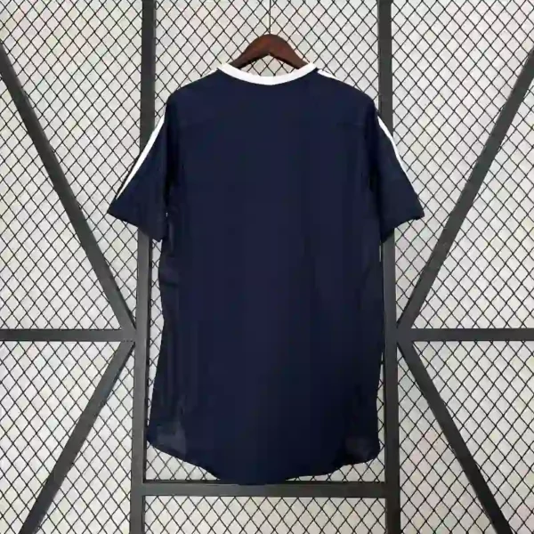 2004-2005 Real Madrid Jersey retro kit - Image 8