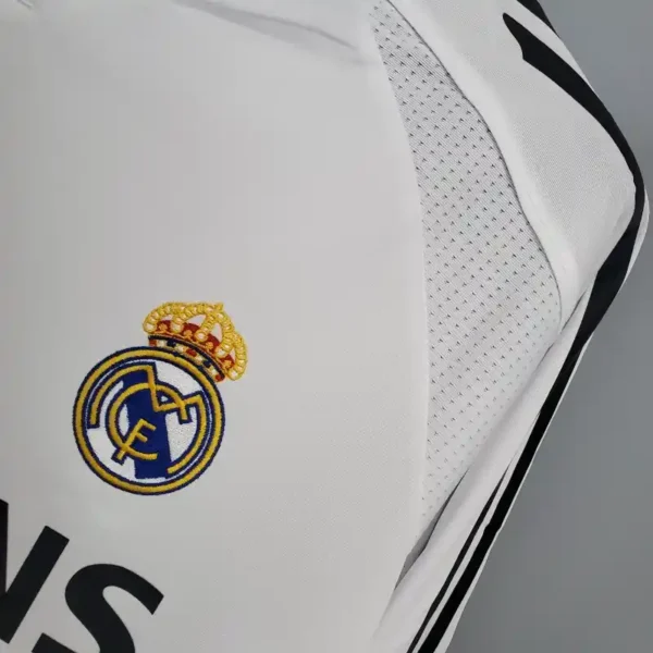 2005-2006 Long Sleeve Real Madrid Jersey retro kit - Image 6