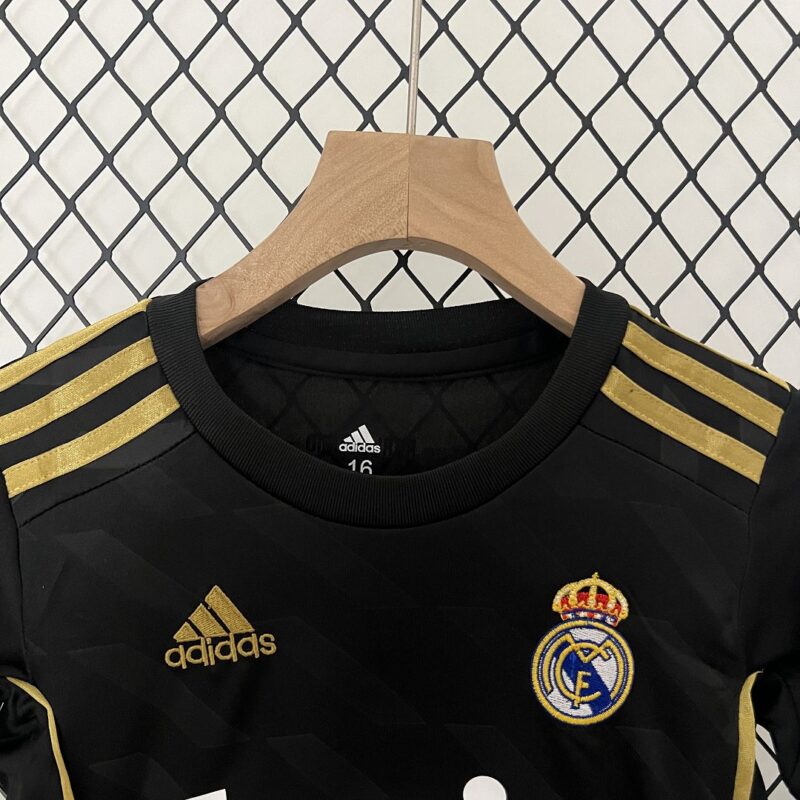 Real Madrid  11-12 Away Retro Kids Kit Football Jersey - Image 11