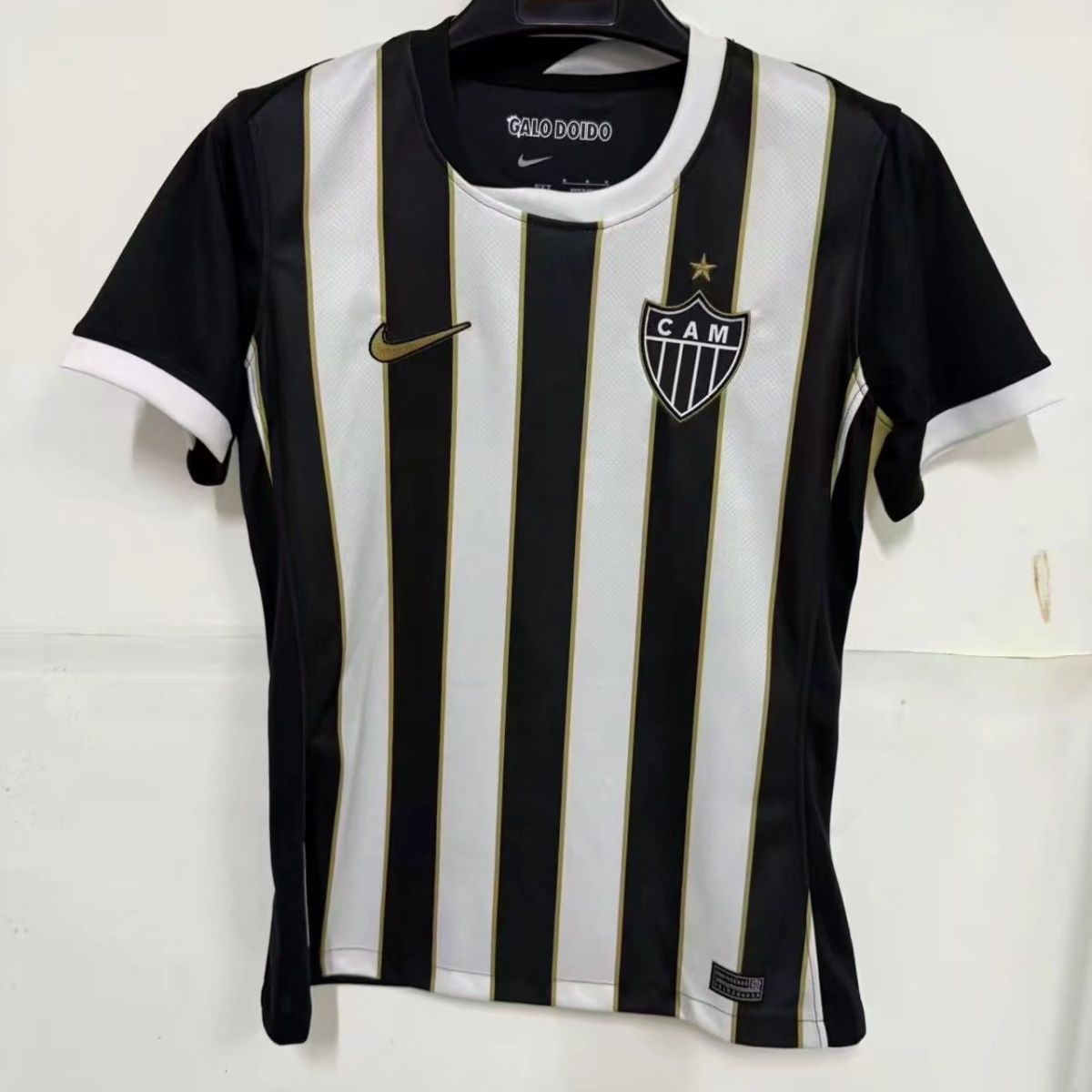 0840afe1-786b-4cba-b478-3e2493fff3db 26-27 Atletico Mineiro home women's jersey - Image 1