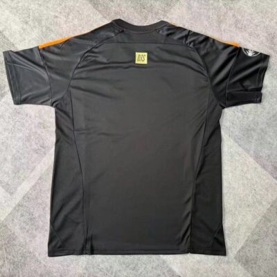 2025/2026 Arsenal fans train in black jerseys - Image 2
