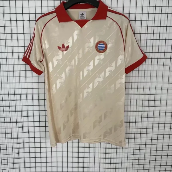 26-27 fans' new Bayern Munich clover short sleeved jersey