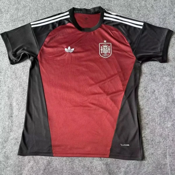 26-27 Fans Spain away jersey