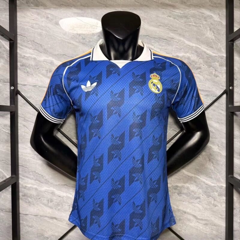 2ada7056-7917-4bab-886b-cd27f8680e45 2025/2026 Player Real Madrid 's Third away jersey - Image 1