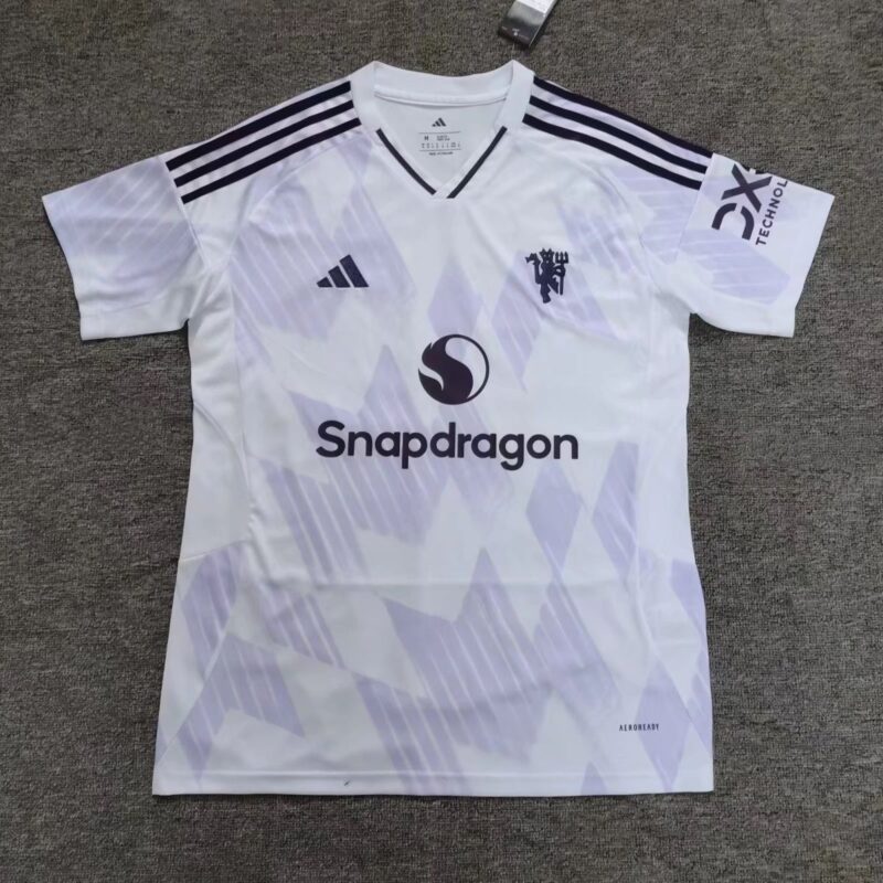 33a302ff-2d57-43b6-9ceb-a3fb4a25976c 2025/2026 New Manchester United away fan jersey - Image 1