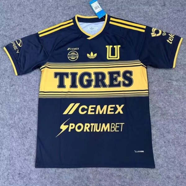 Fans 26-27 Tigres UANL away jersey