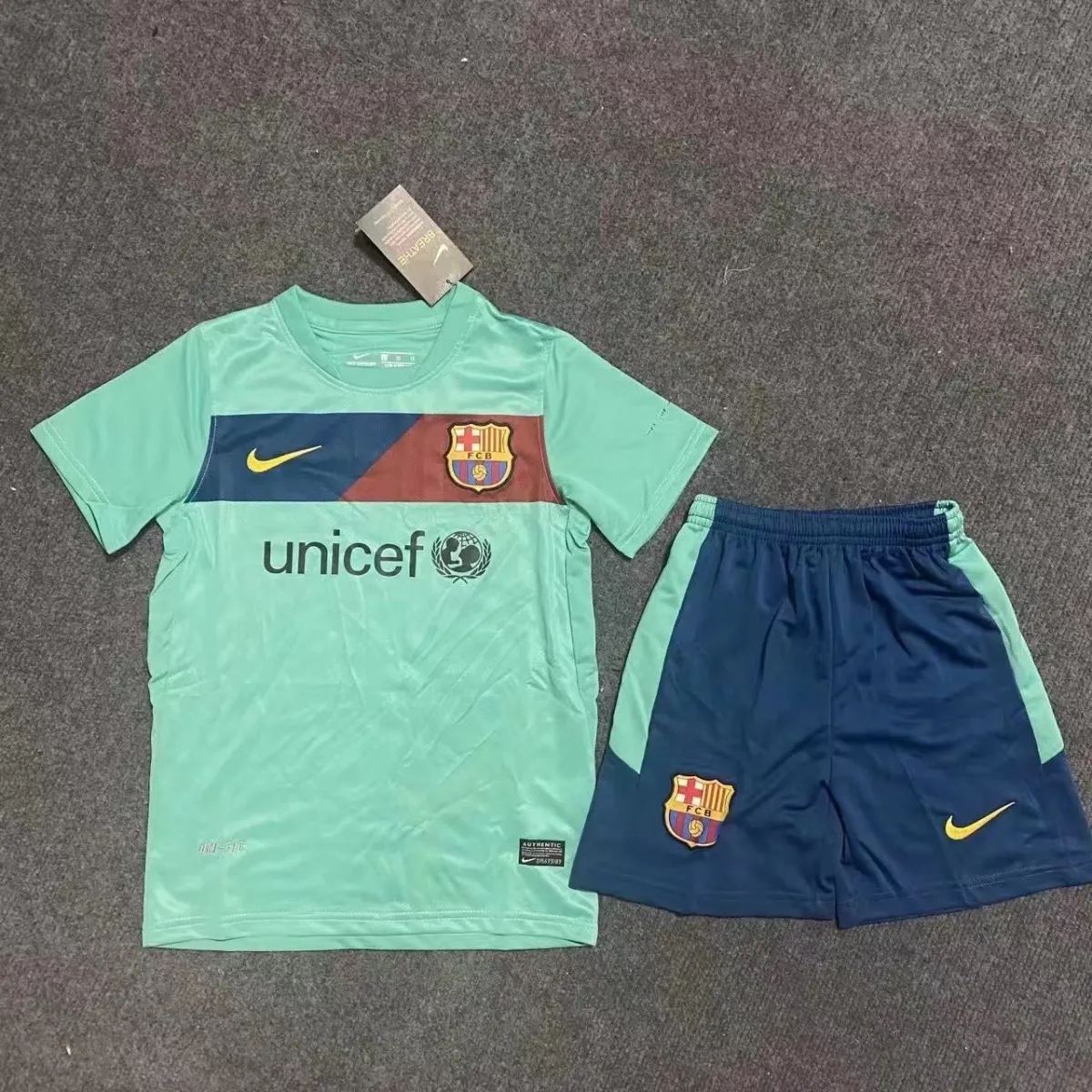 3bcc290a-c0dc-4106-9dd8-4ccdd52166e9 Retro 10-11 Barcelona away short sleeved jersey - Image 1
