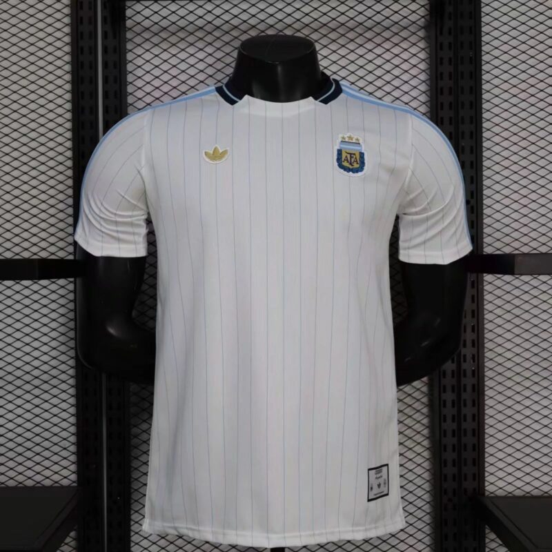 4e4930f7-bcc9-48e9-b1a4-1e9c73db5c1e 2026/2027 Player Real Madrid Classic Special Edition jersey - Image 1