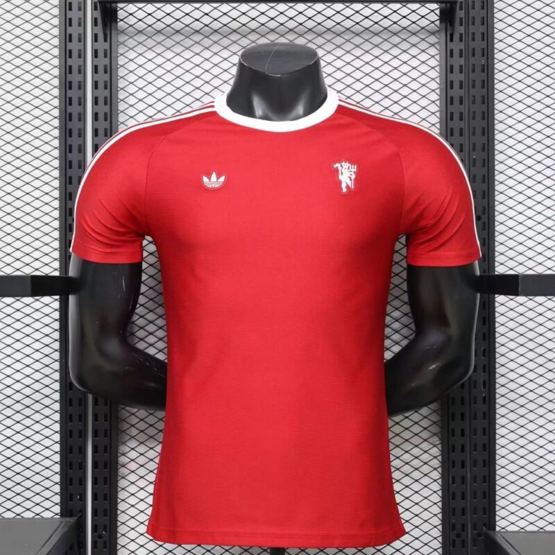 5c8da7bd-8a9b-40e1-a073-d13f2c765661 2025/2026 Manchester United player red special edition jersey - Image 1