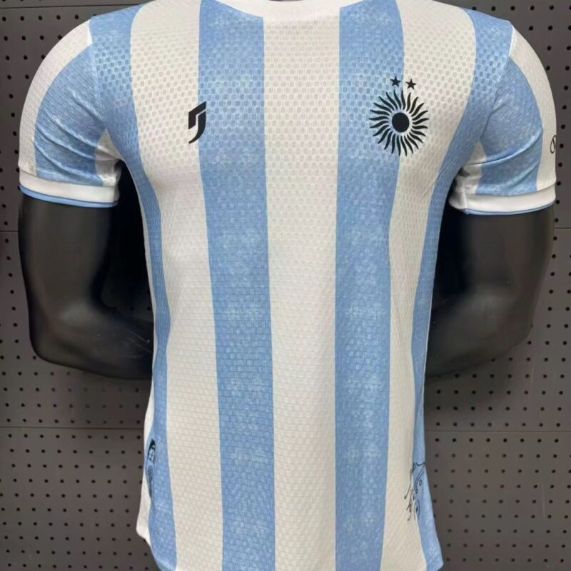 64d4e330-9863-45c9-ad19-3041854f0a4c 2026/2027 players Argentina jerseys - Image 1