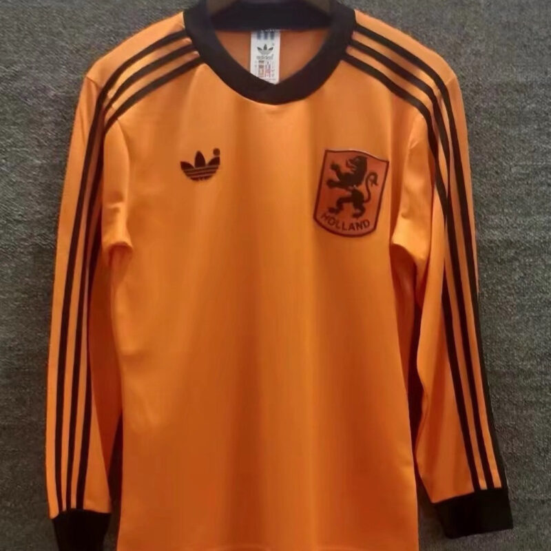 6679d9fe-a1c1-43b1-8426-f06a3d96d350 1980Long sleeved Netherlands retro jersey - Image 1