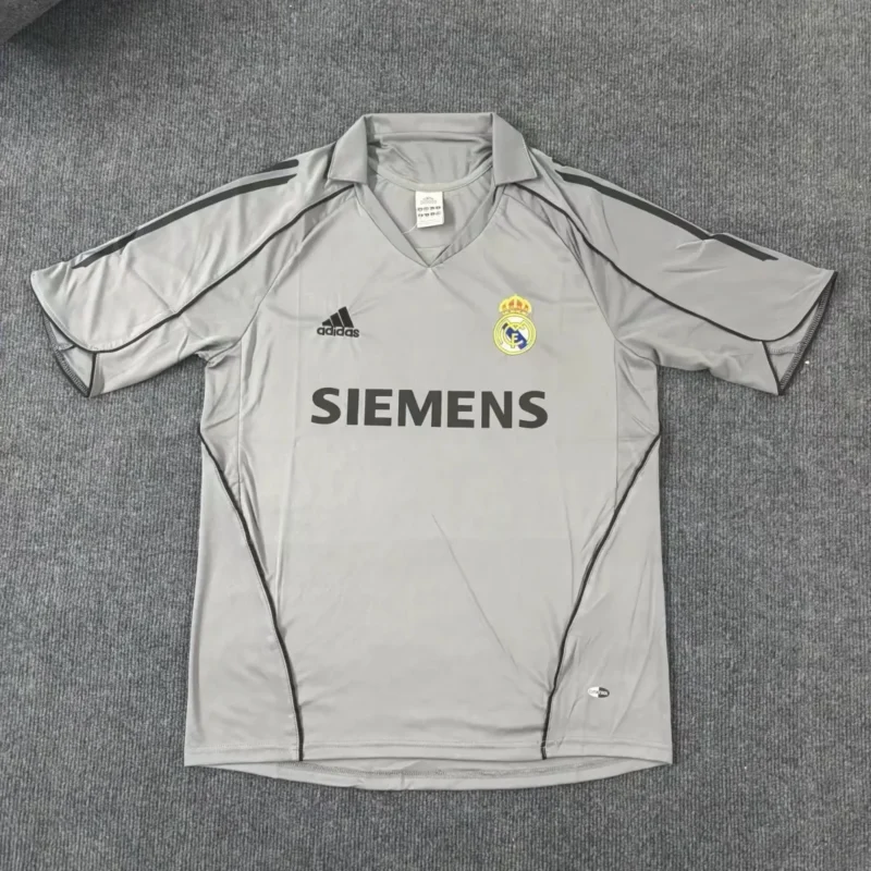 669e8cab-3e0b-468b-9fd2-ab438c8697c0 2005/06 Real Madrid Third away retro jersey - Image 1