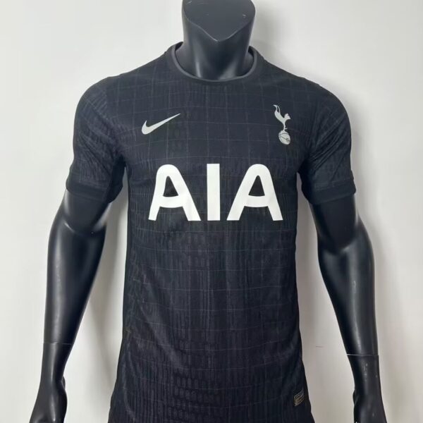 New Tottenham Hotspur jerseys for players 2025-26