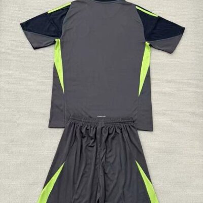 2025/2026 Manchester United Goalkeeper jersey - Image 2