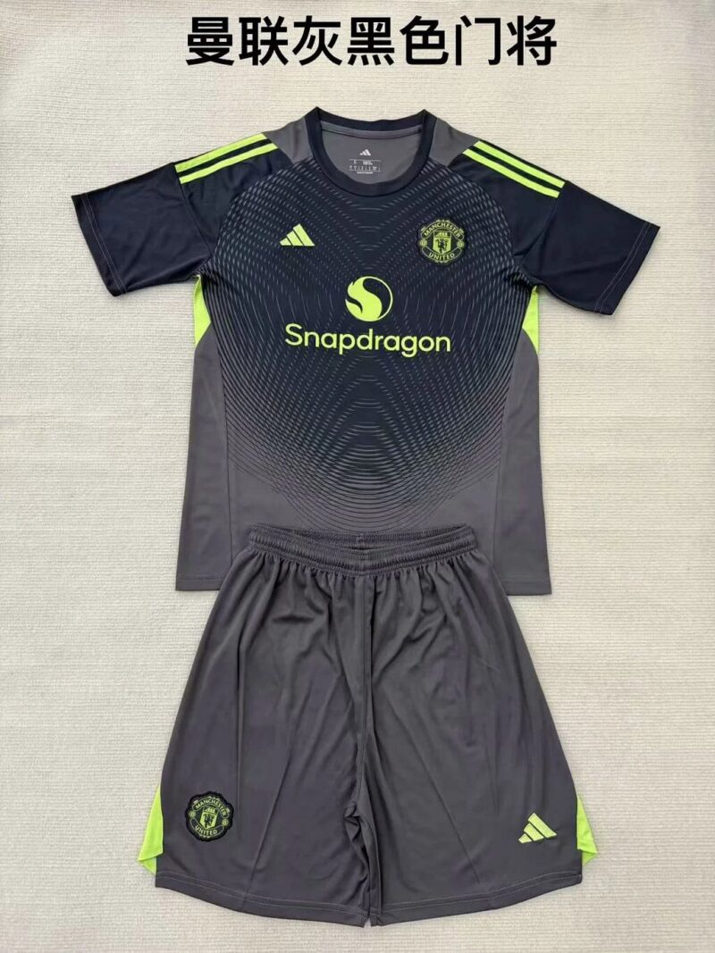 57bed85c1ceb9b91c0f782204d7b3cac 2025/2026 Manchester United Goalkeeper jersey - Image 1