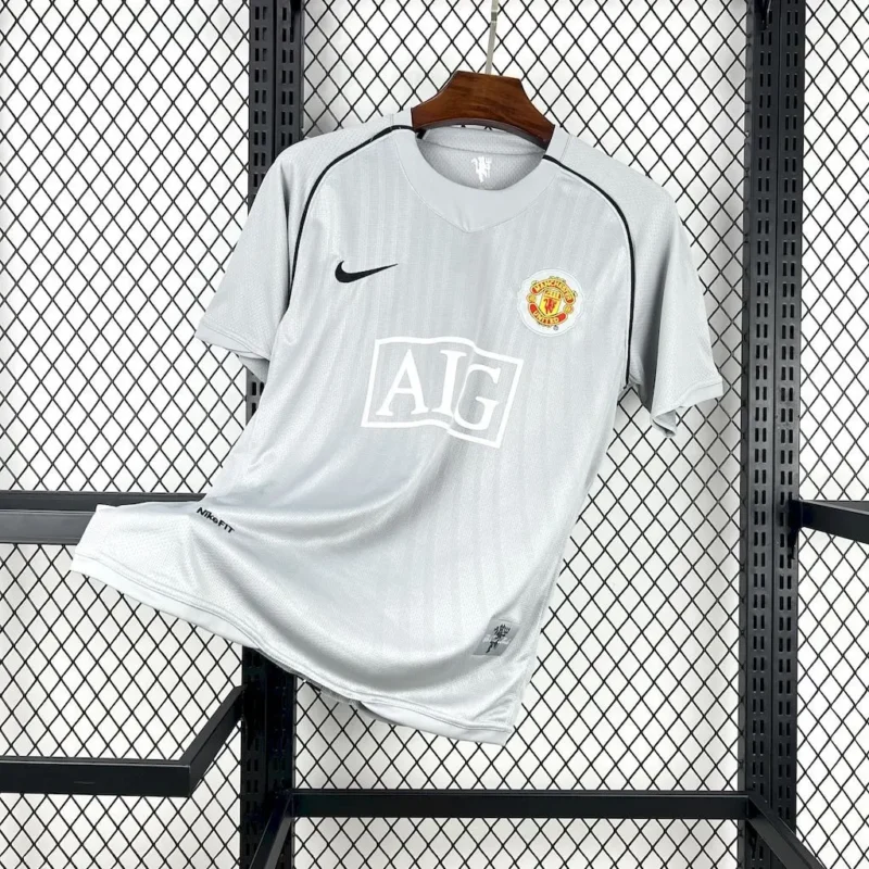 bdf8481ef4d8b4d6f3c83785dbfd708e 2007/2008 Retro Manchester United Goalkeeper jersey - Image 1