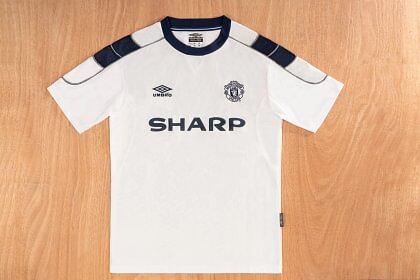 d92bd0af891a8a2ea6cc2971fd1dae74 1999/2000 Retro Manchester United Third Away jersey - Image 1