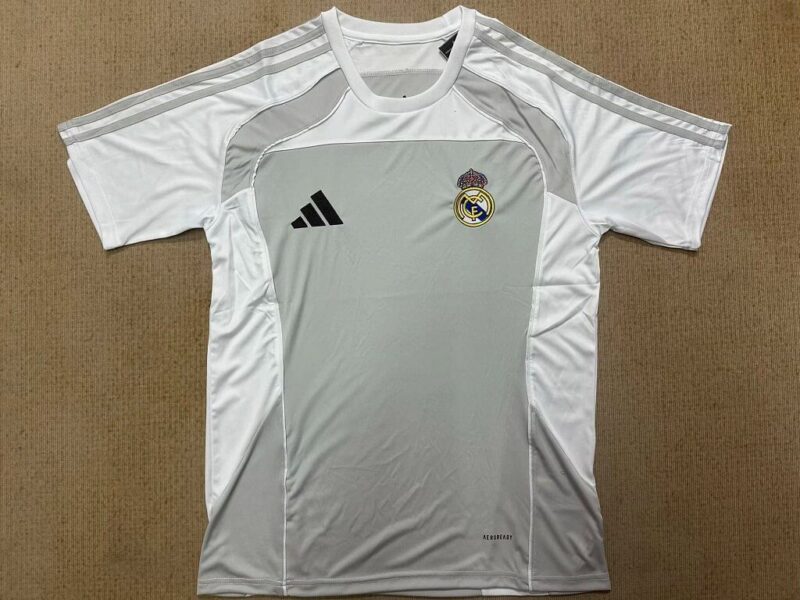 e9ddd52711491ef88ce2be148d2f5792 2025/2026 Real Madrid Pre-game jersey - Image 1