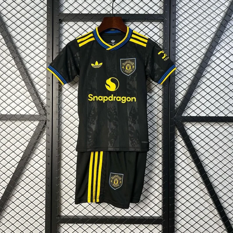 ea1e38d66f0e68295462e282236121ee 2025/2026 Manchester United Third Away kids kit jersey - Image 1