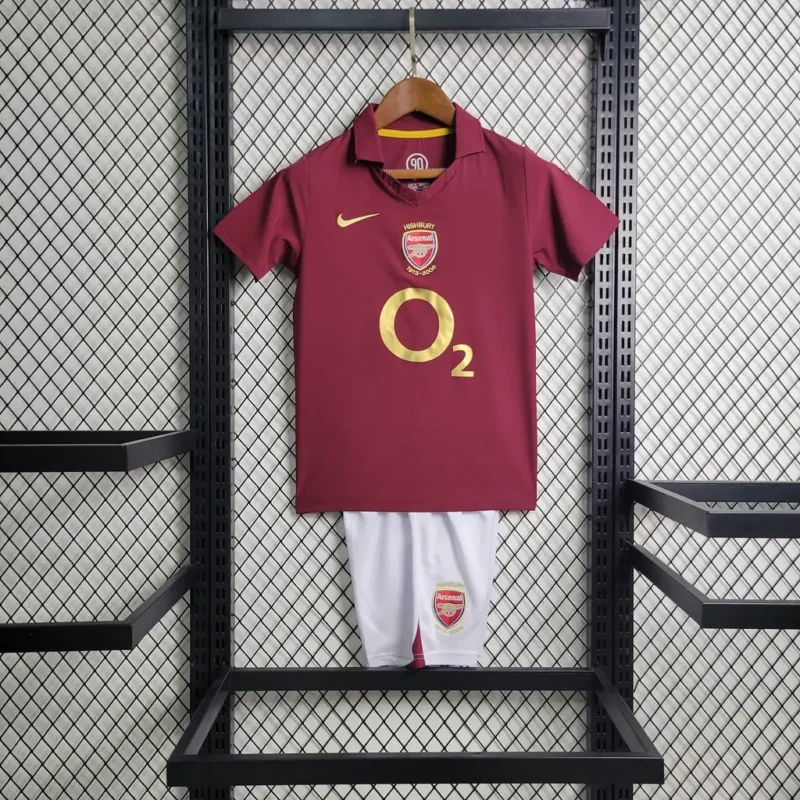 fc4aaaeacaab668aa4e0811ea2677a01 2005/2006 Retro Arsenal Home kids kit jersey - Image 1