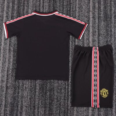 1998/1999 Retro Manchester United Away kids kit jersey - Image 2