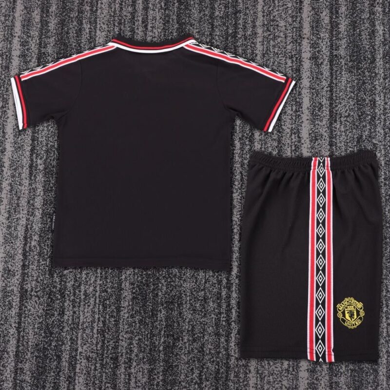 1998/1999 Retro Manchester United Away kids kit jersey - Image 2