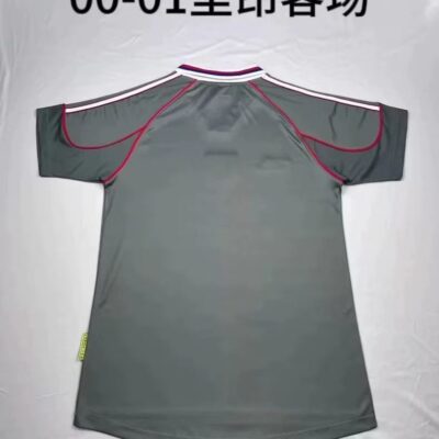 2000/2001 Retro Lyon Away jersey - Image 2