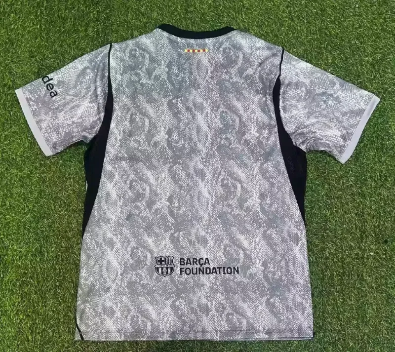 2026/2027 Barcelona Goalkeeper jersey - Image 2