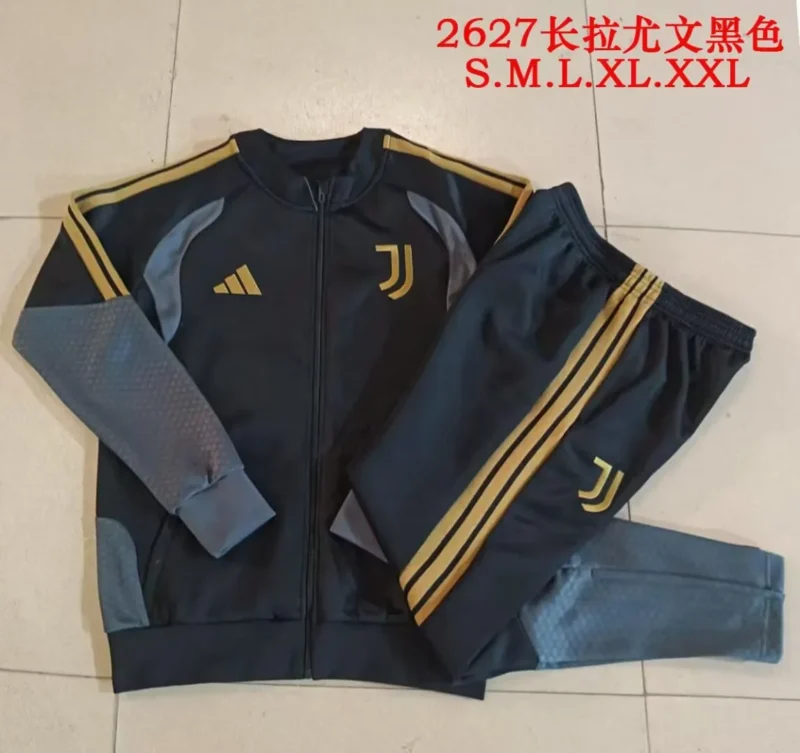 a1c19d93de.jfif.640x640 2026/2027 Juventus FC kids Jacket Uniform - Image 1