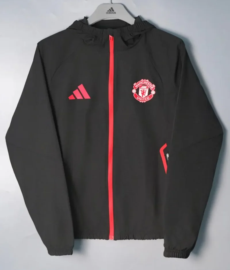 a551e2b44a 2026/2027 Manchester United Windbreaker Hoodies Top With Hat - Image 1