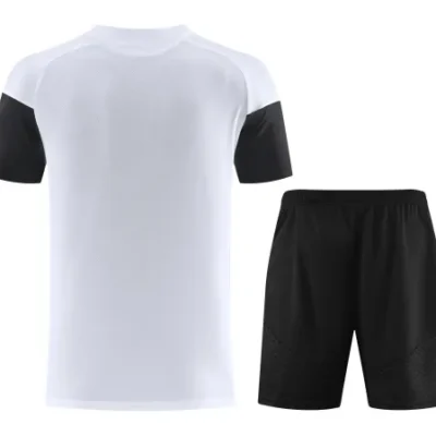 2026/2027 Liverpool Training Uniform - Image 2